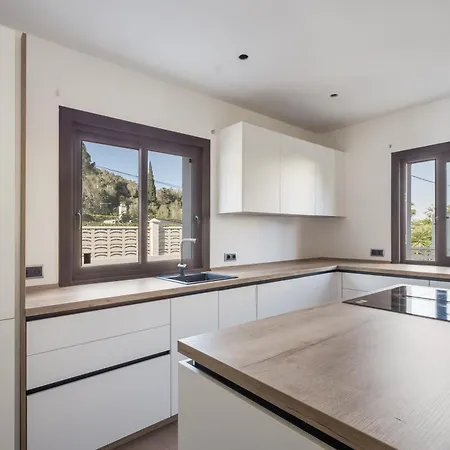 Villa Retreats Santa Eularia des Riu